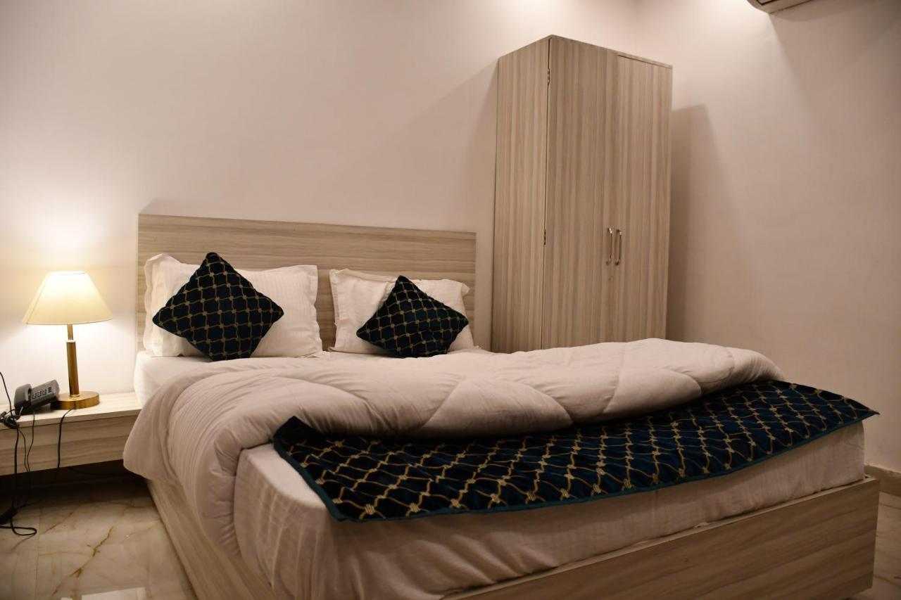 Hotel Vista Palace Patna  Exteriör bild